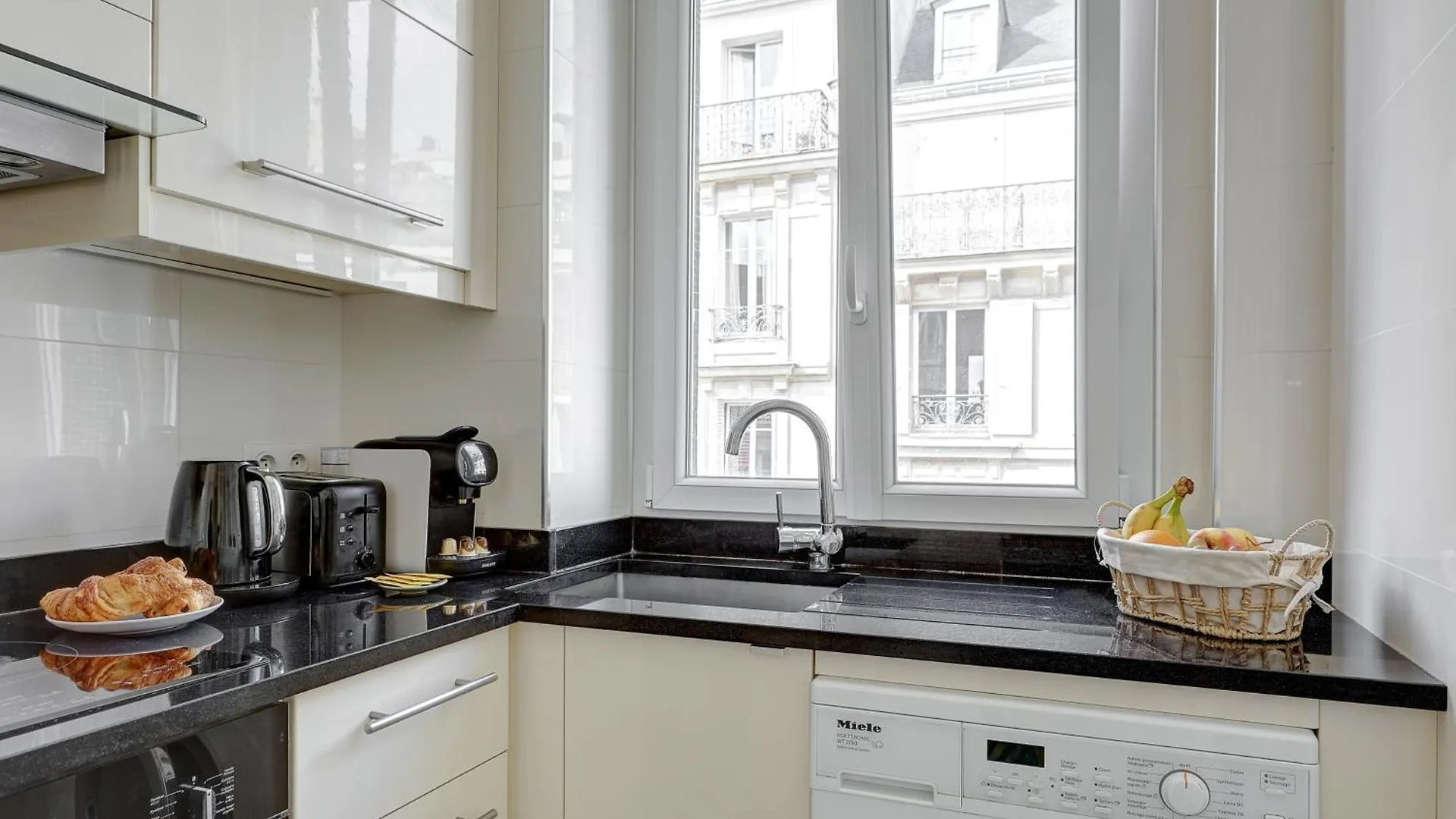 106 - 6 Personnes Prestige 75M2 Au Coeur De Paris Apartment 0*,  France